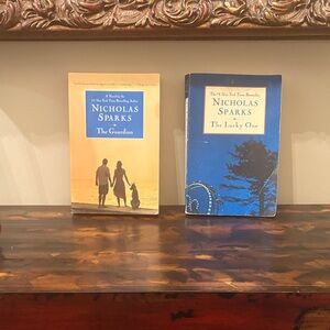 Nicholas Sparks The Guardian & The Lucky One- 2 Soft Cover Books